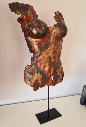 sculpture BUSTE FEMME  terre cuite chamotée, cuisson 1150 °, patine acrylique et cires, pied métal 